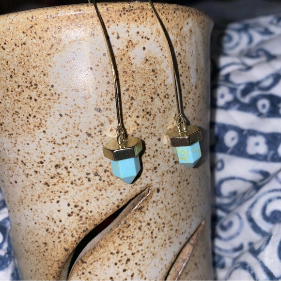 SOLD SOLD SOLD Gold Tone, Turquoise earrings, EUC - Picture 7 of 8